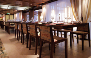 Oceania La Reserve table setting