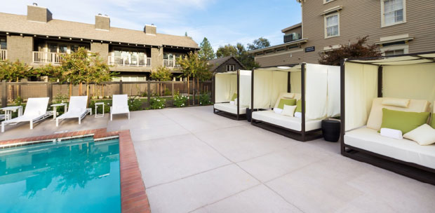 Senza-Hotel-Swimming-Pool