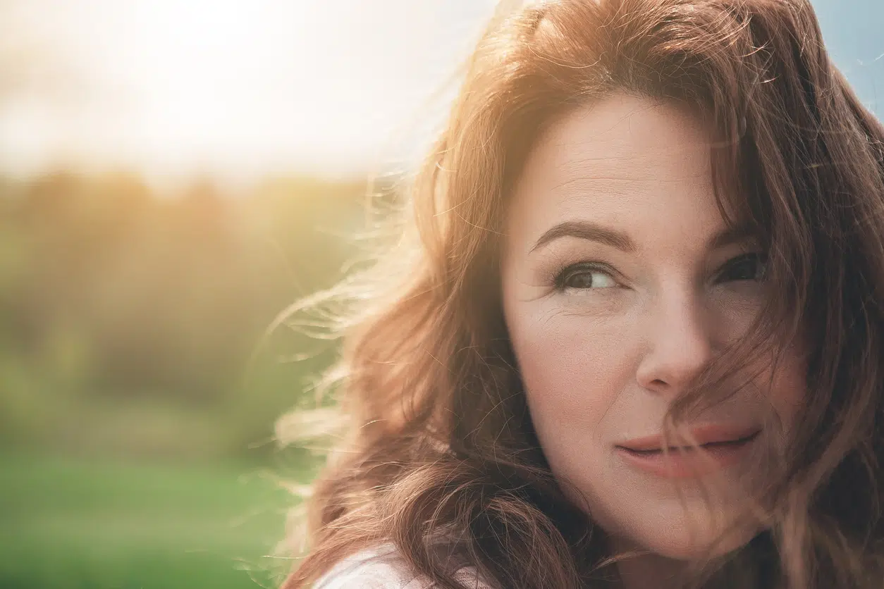 thoughtful woman, woman in love, pensive