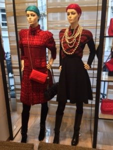 Paris display window for Chanel Pearls