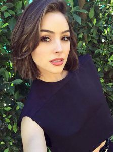 Olivia Culpo with a lob haircut Olivia Culpo with a lob haircut