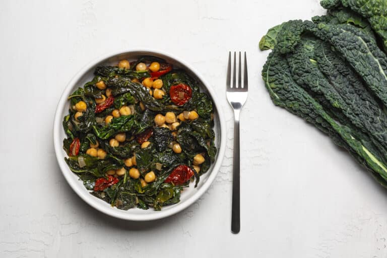Easy Superfood Recipe: Chickpeas, Kale and Spicy Pomodoro Sauce
