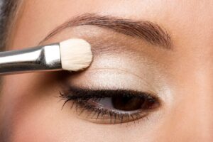 Flattering Eyeshadow Application Tips