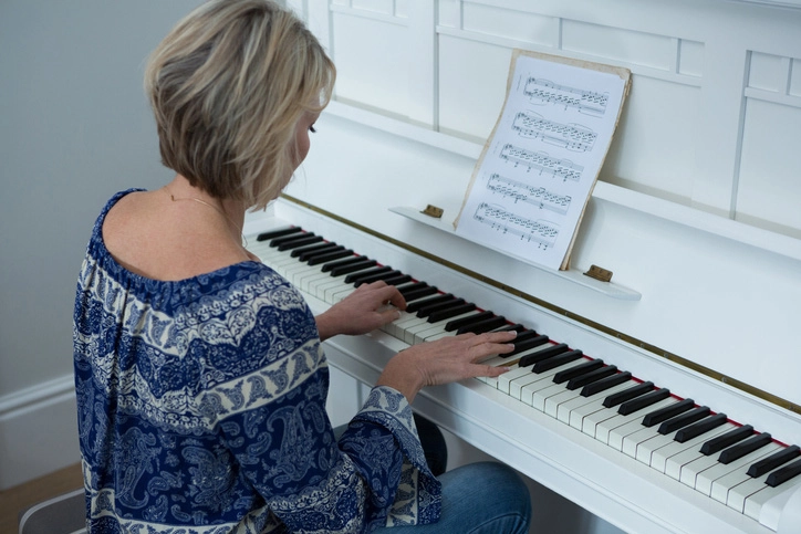 Lady playing the piano