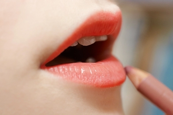 full lips
