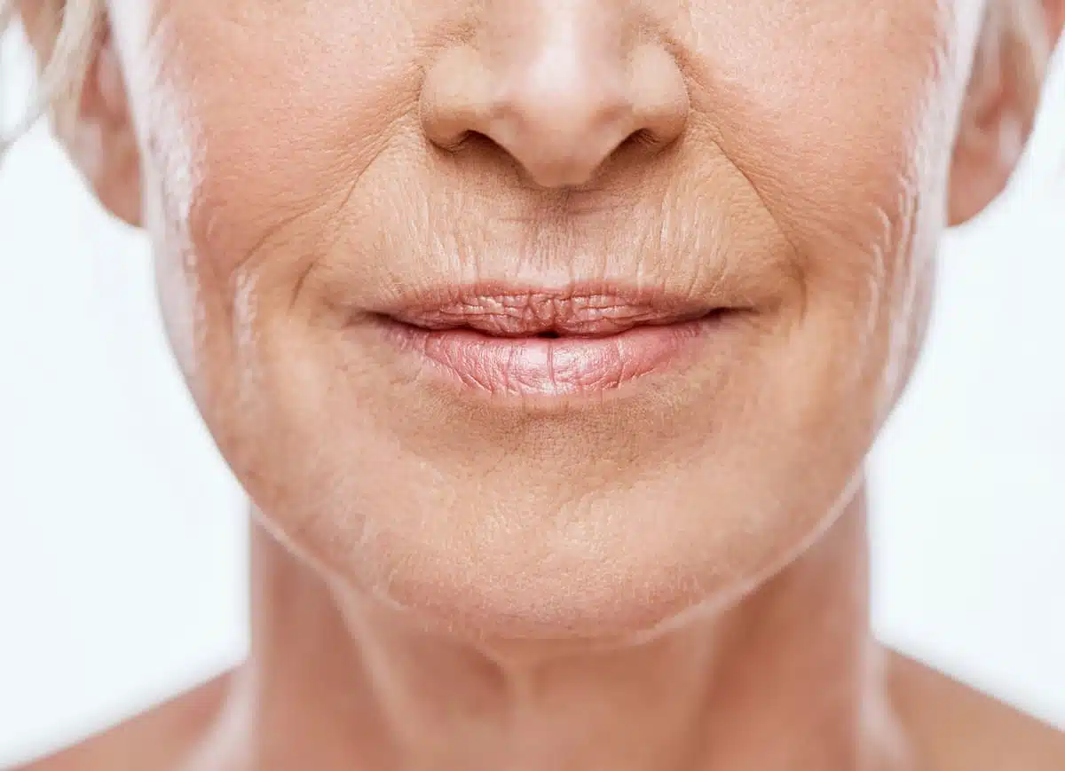 older woman with thin lips, close-up of mouth