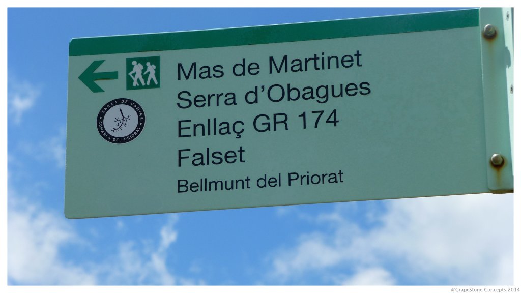 Priorat Hiking directional signs april2014