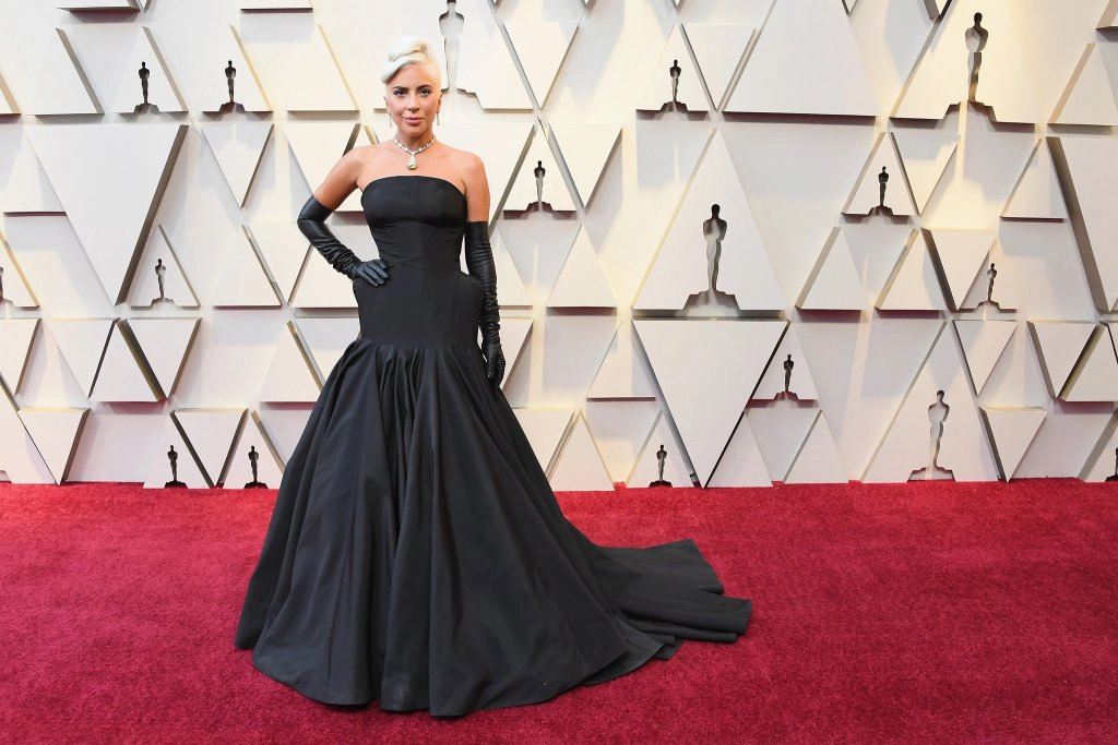 RedCarpet-Oscars-LadyGaga in Tiffany Necklace and Alexander McQueen