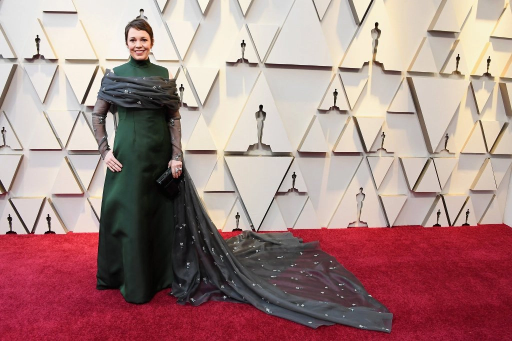 RedCarpet-Oscars-Olivia Colman Wearing Prada