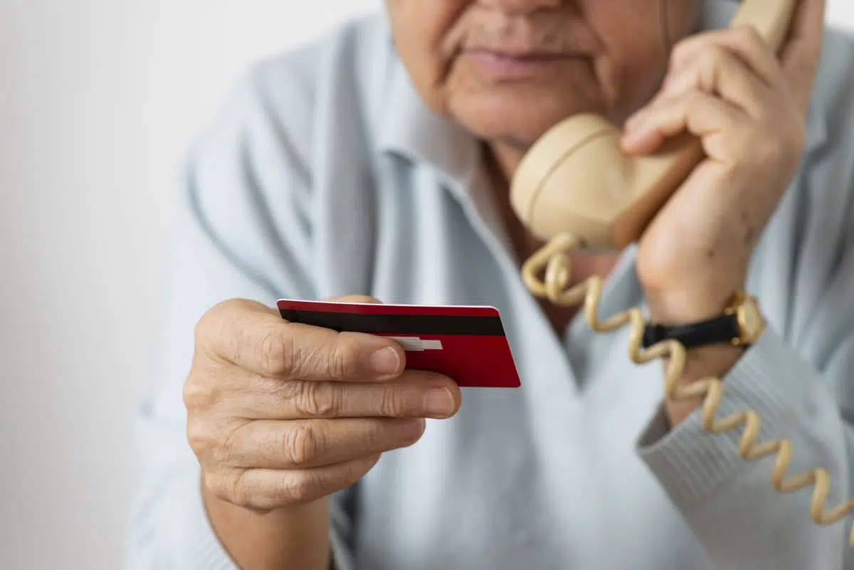woman using credit card