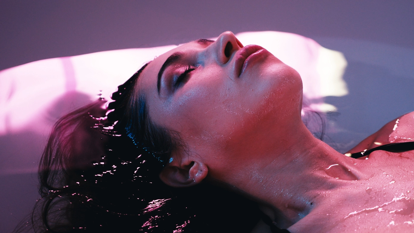 Flotation tank therapy is a good way to clear your mind.