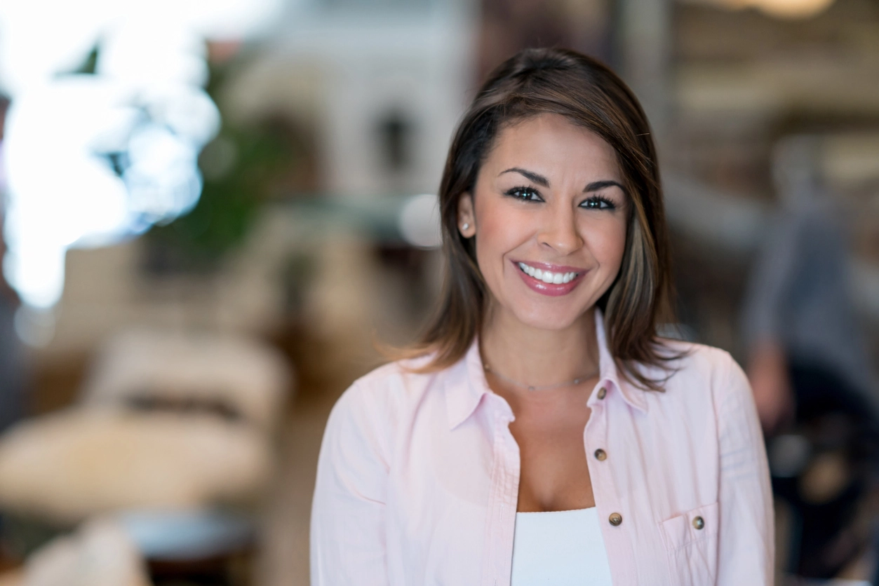 Woman with a deep side part hairdo