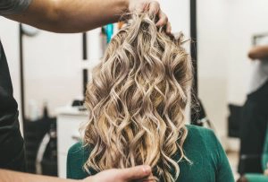 tame curly hair frizz