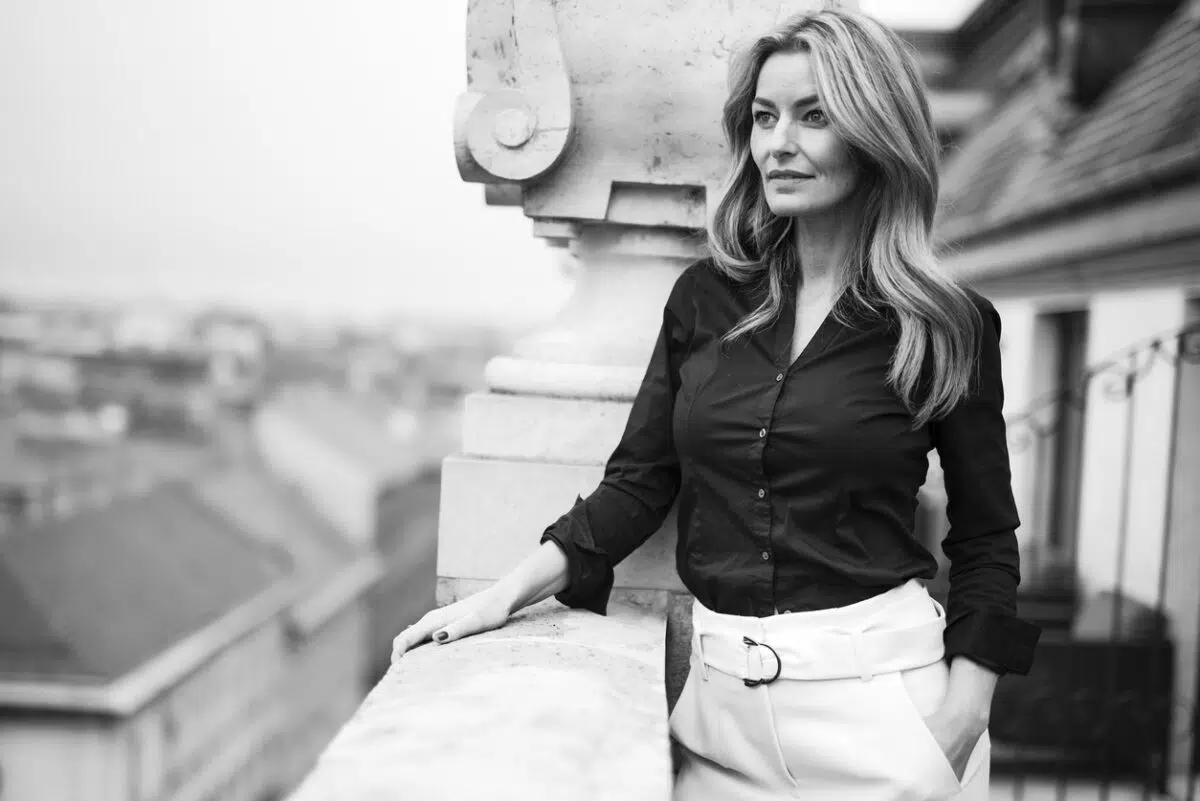 beautiful woman black and white photo