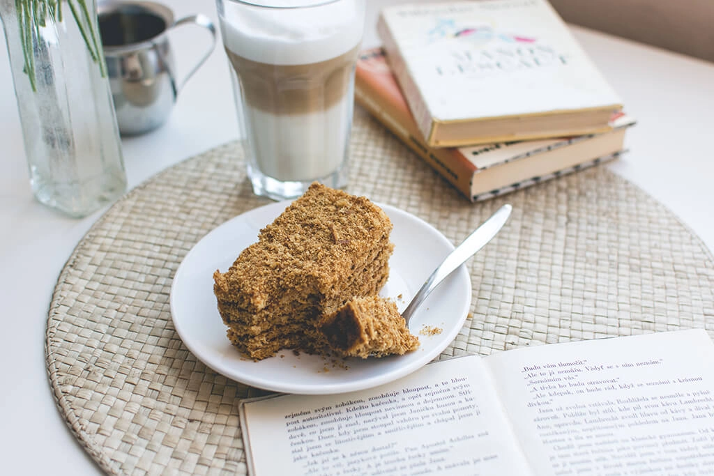 raditional-czech-honey-cake-caffee-latte