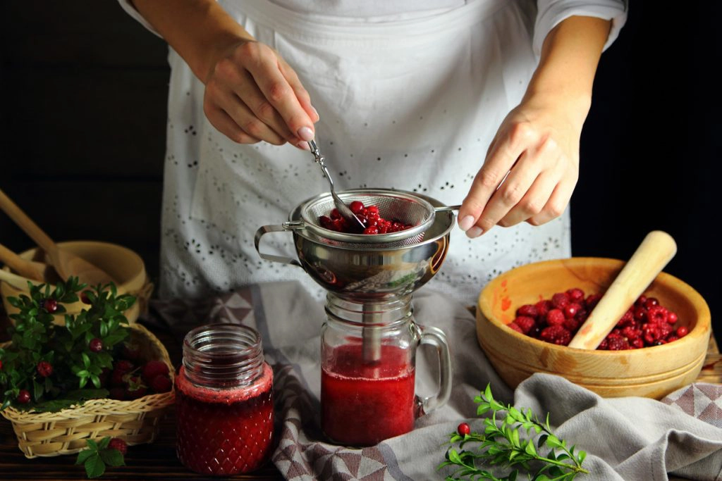 making shrub cocktails
