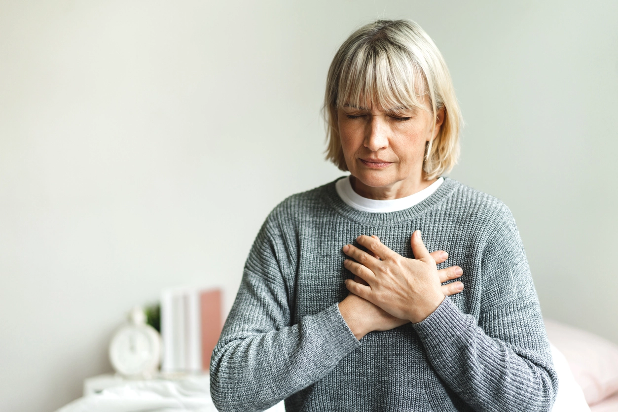woman experiencing chest pain needs to have a heart test done. Stress test vs echocardiogram
