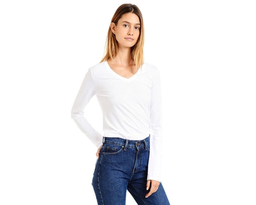 The Prime Woman's Guide to the White Summer Tee | PRIMEWoman.com