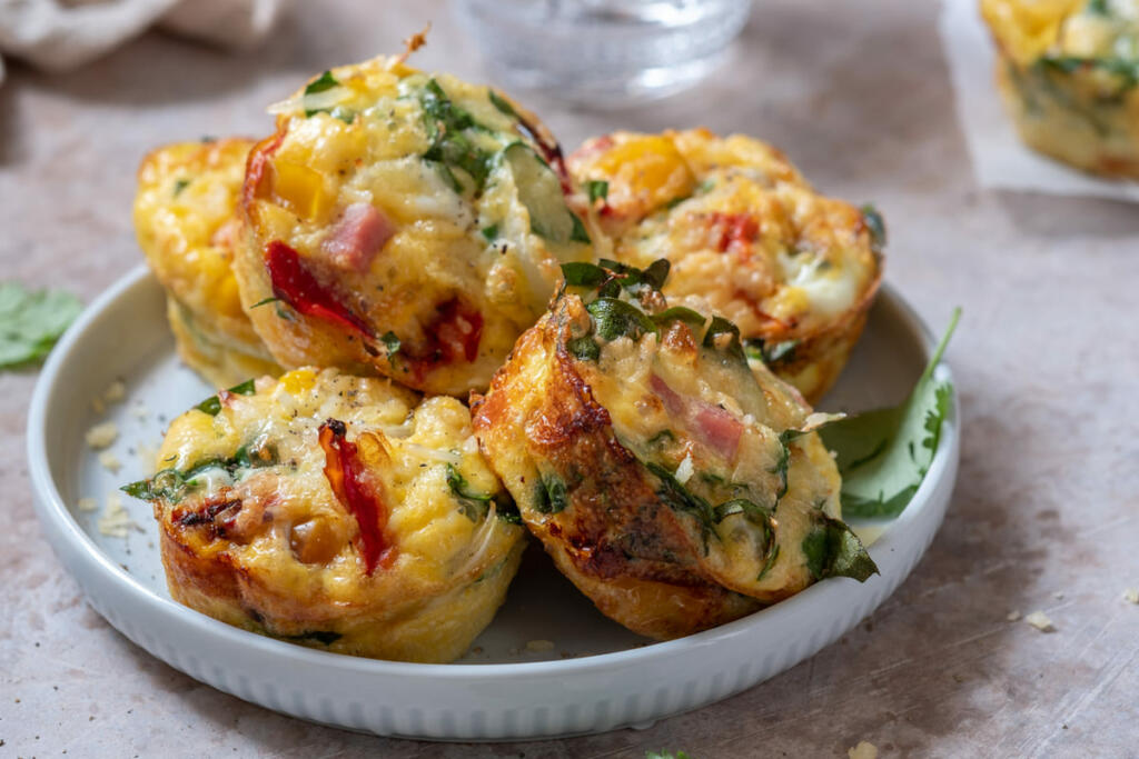 healthy breakfast muffin with spinach bacon egg cheese