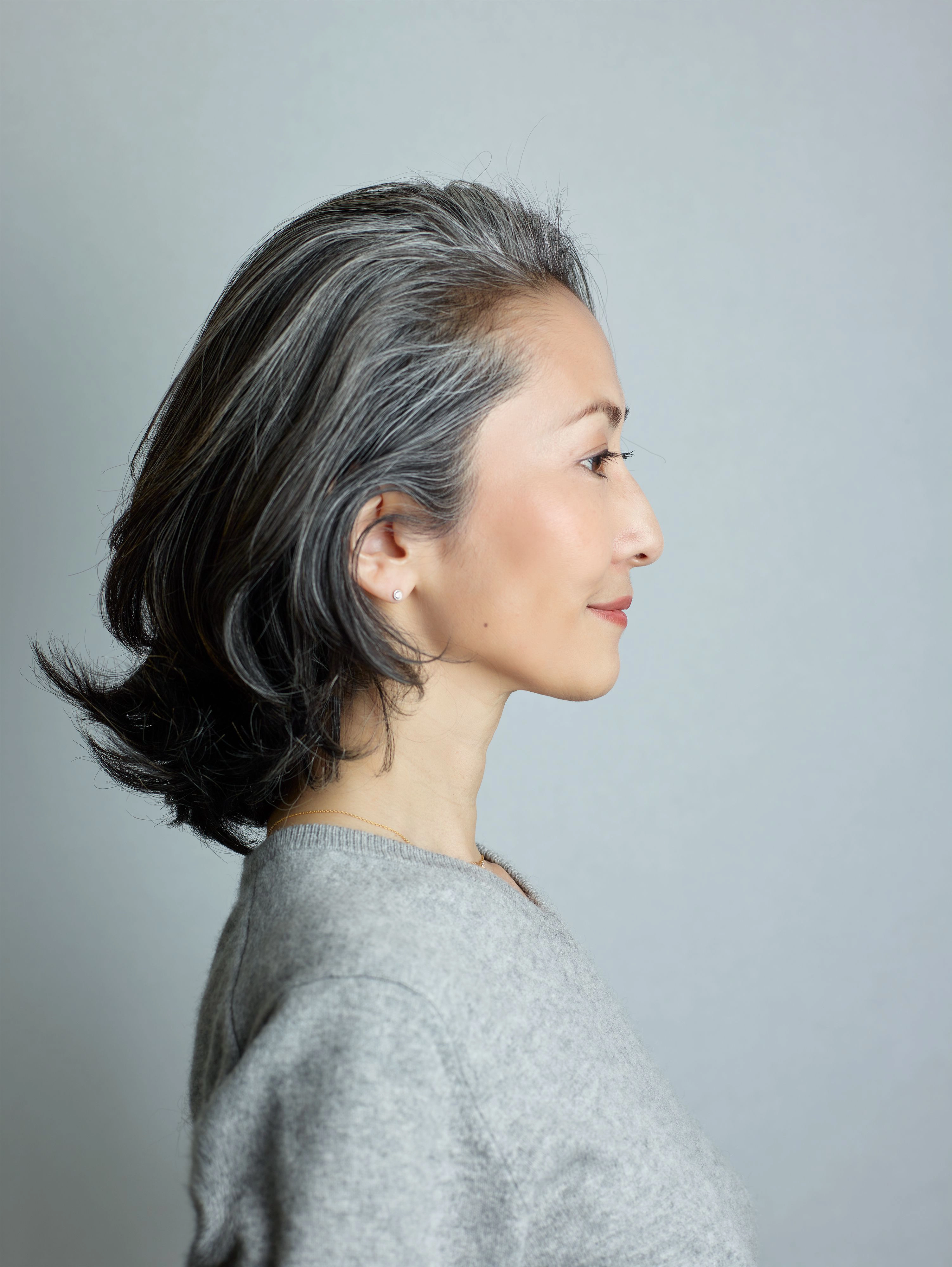 women's short haircuts have some grey hair options too