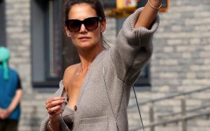 Katie Holmes Bra-digan