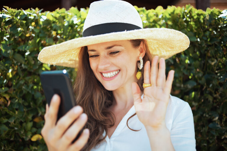 6 Top Dating Apps For Women over 50
