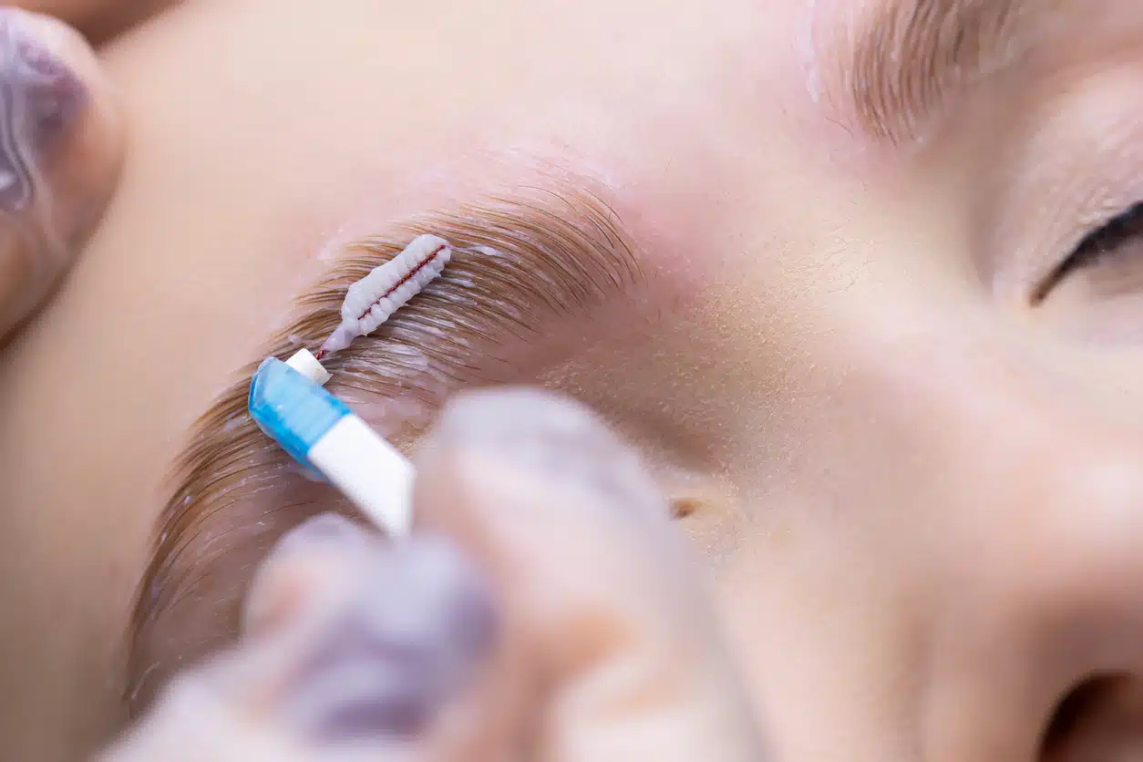 Cream application during a brow lamination