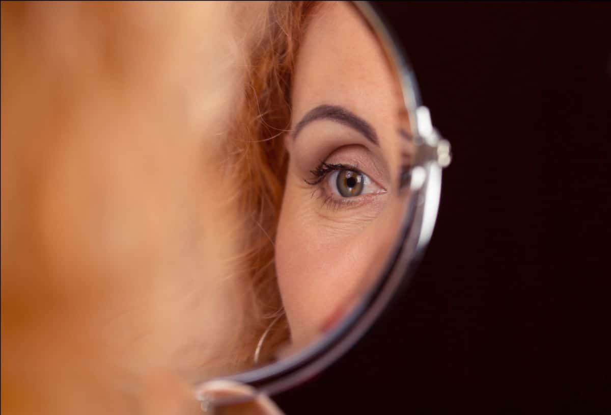 Droopy eyelids or blepharoplasty