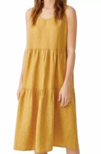 Robe Eileen Fisher en lin bio à plusieurs niveaux pour paraître plus mince