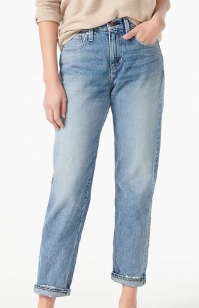 Slouchy boyfriend jean in Simsberry wash to look thinner