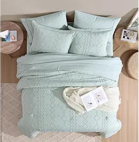 Amazon Queen Comforter Set 7 Pieces, Boho Tufted Bedding Comforter, $39.99