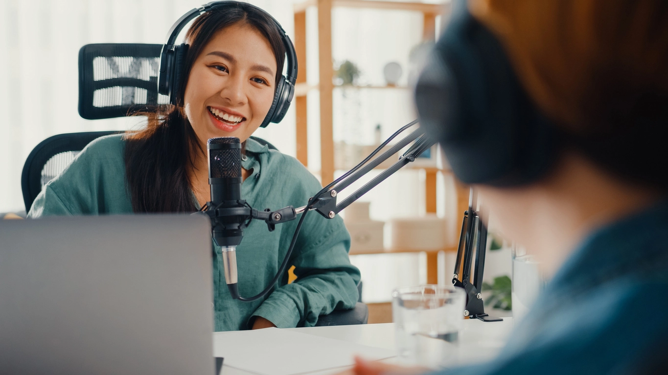 Friends doing a podcast together