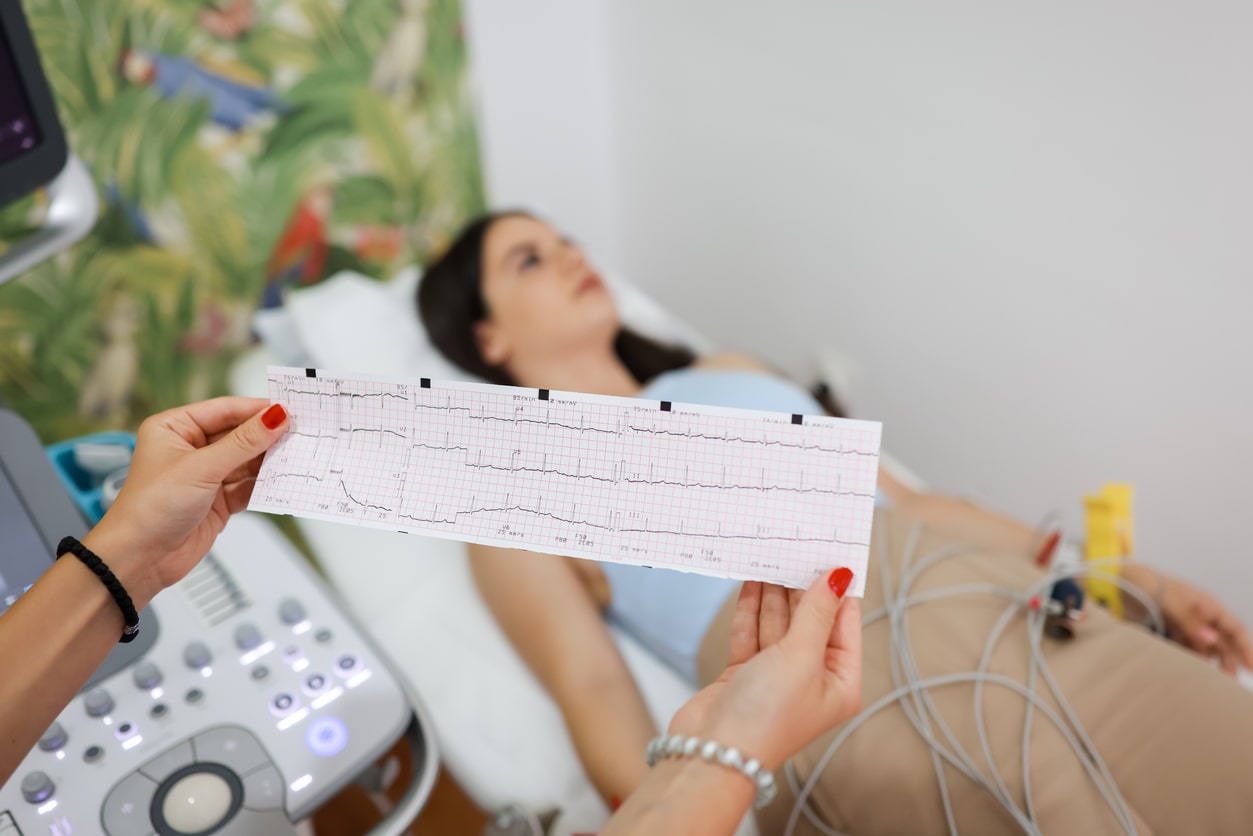 Stress Test vs Echocardiogram - woman getting heart test