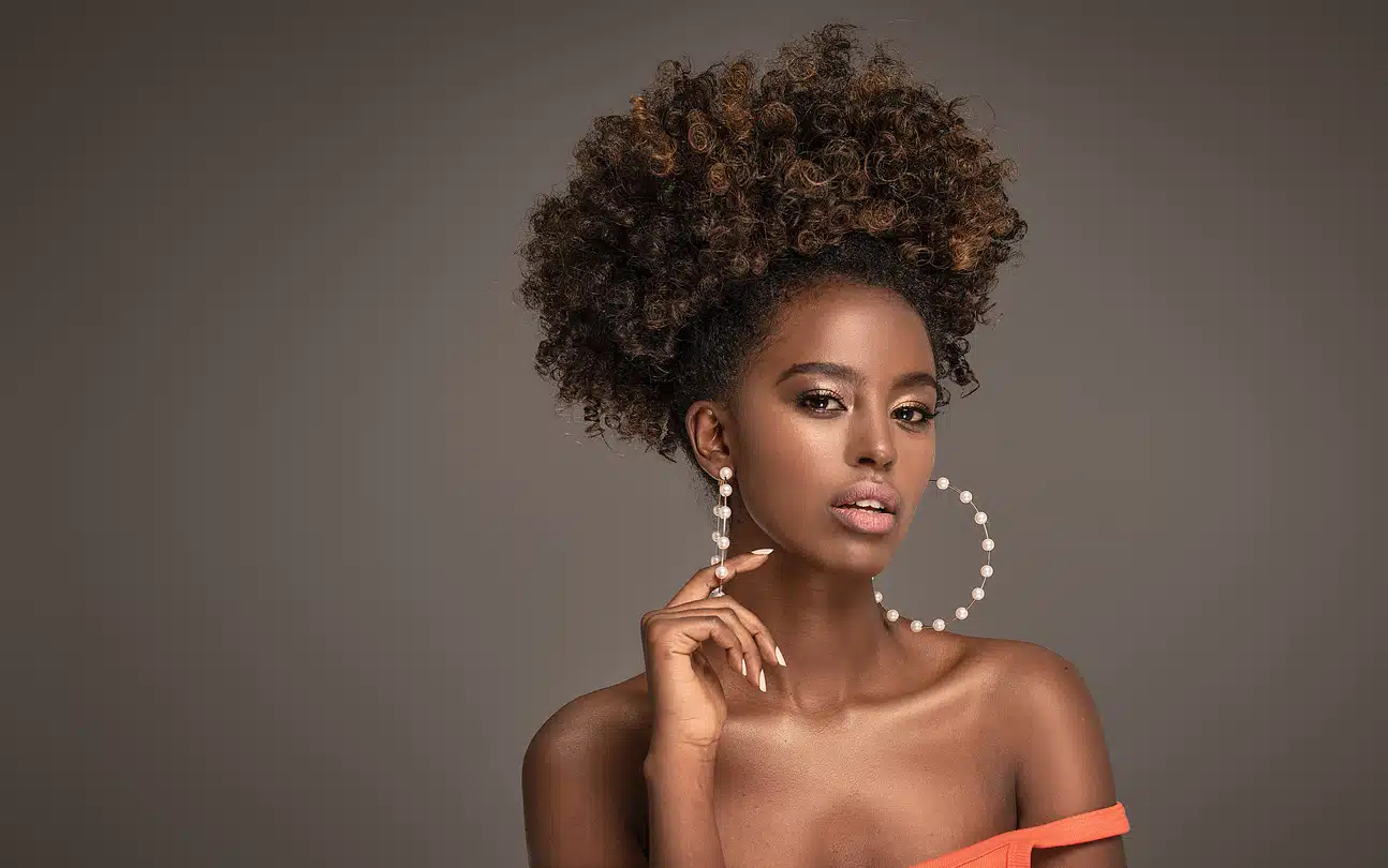 African American woman with afro with brown highlights