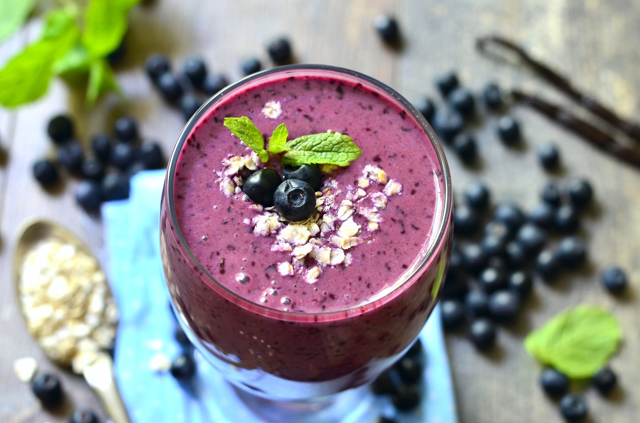 Blueberry oat smoothie