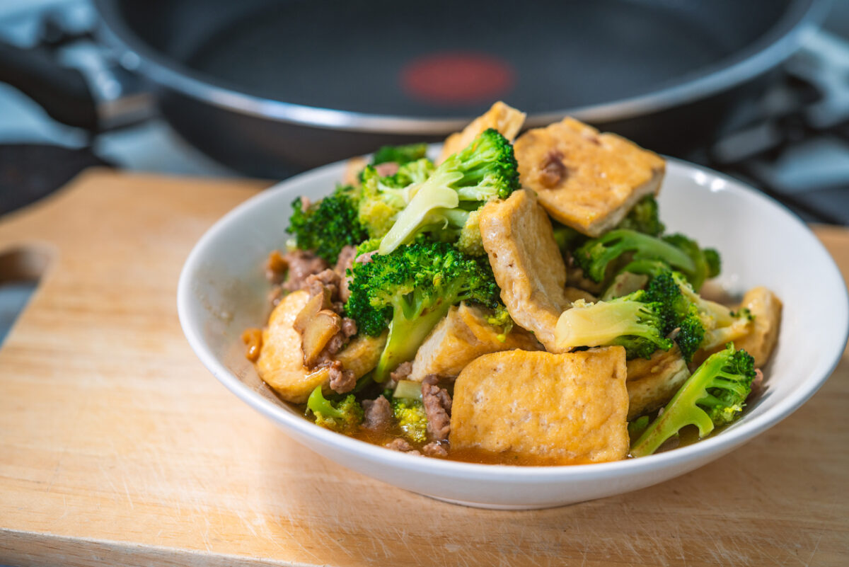 Stir-fried Broccoli and fried soft tofu