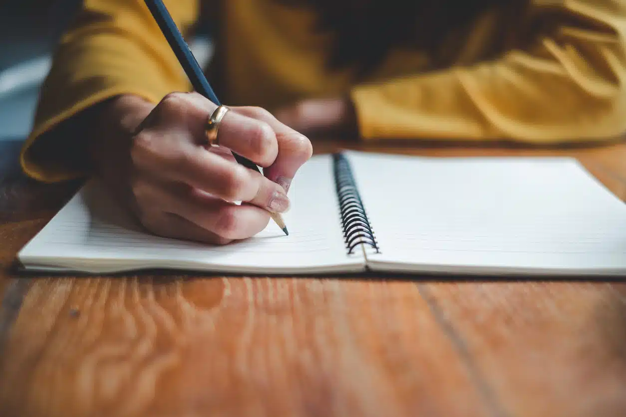 Keeping a food journal - writing in a diary