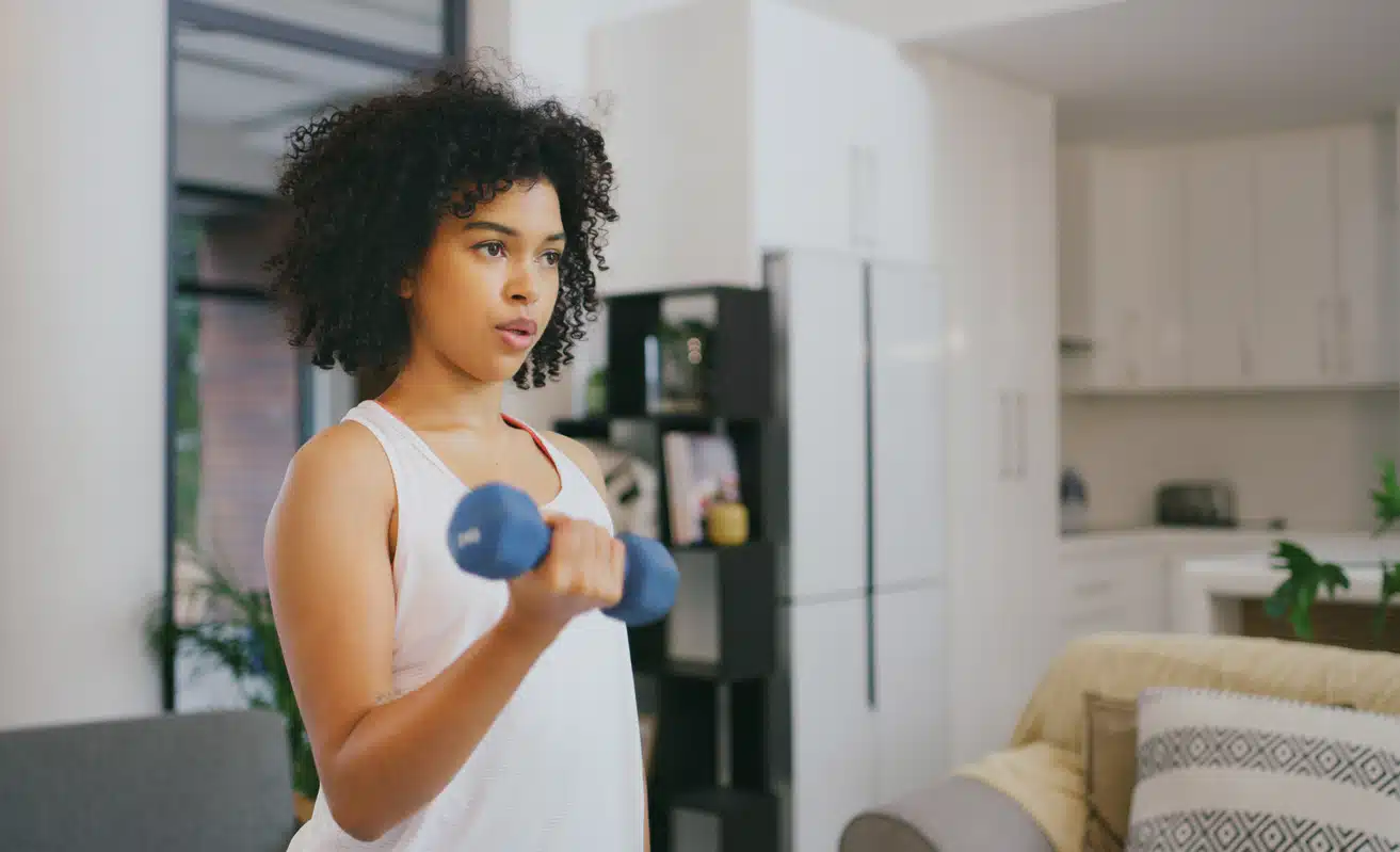 5 exercises to target armpit fat include biceps curl