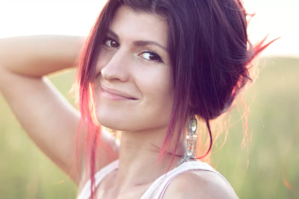 Multicolored hair or money pieces can soften a round face