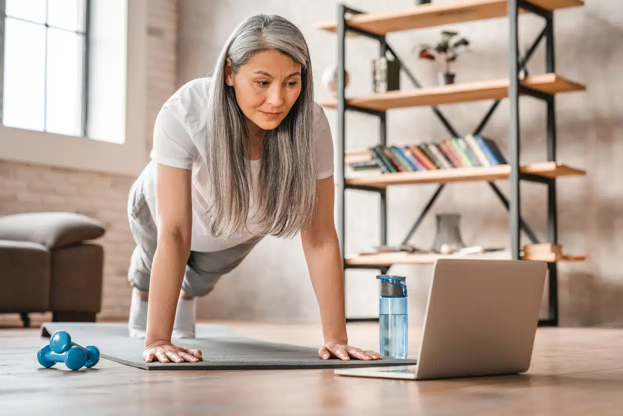 Exercises for a smaller waist woman doing planks