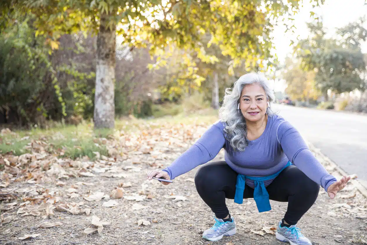 Exercises for cracking knees - deep stretch squat