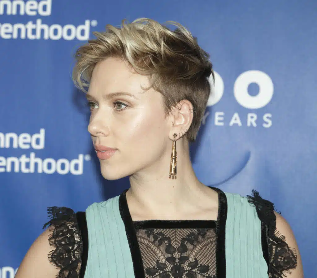 Scarlett Johansson Grown out pixie haircut