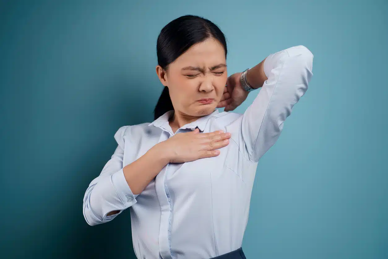 Woman with smelly underarms, how to get sweat smell out of shirts