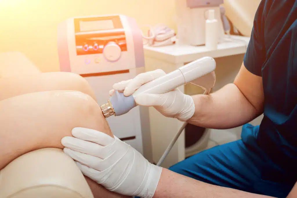 Cold-laser-light-therapy-on-a-knee-1024x683