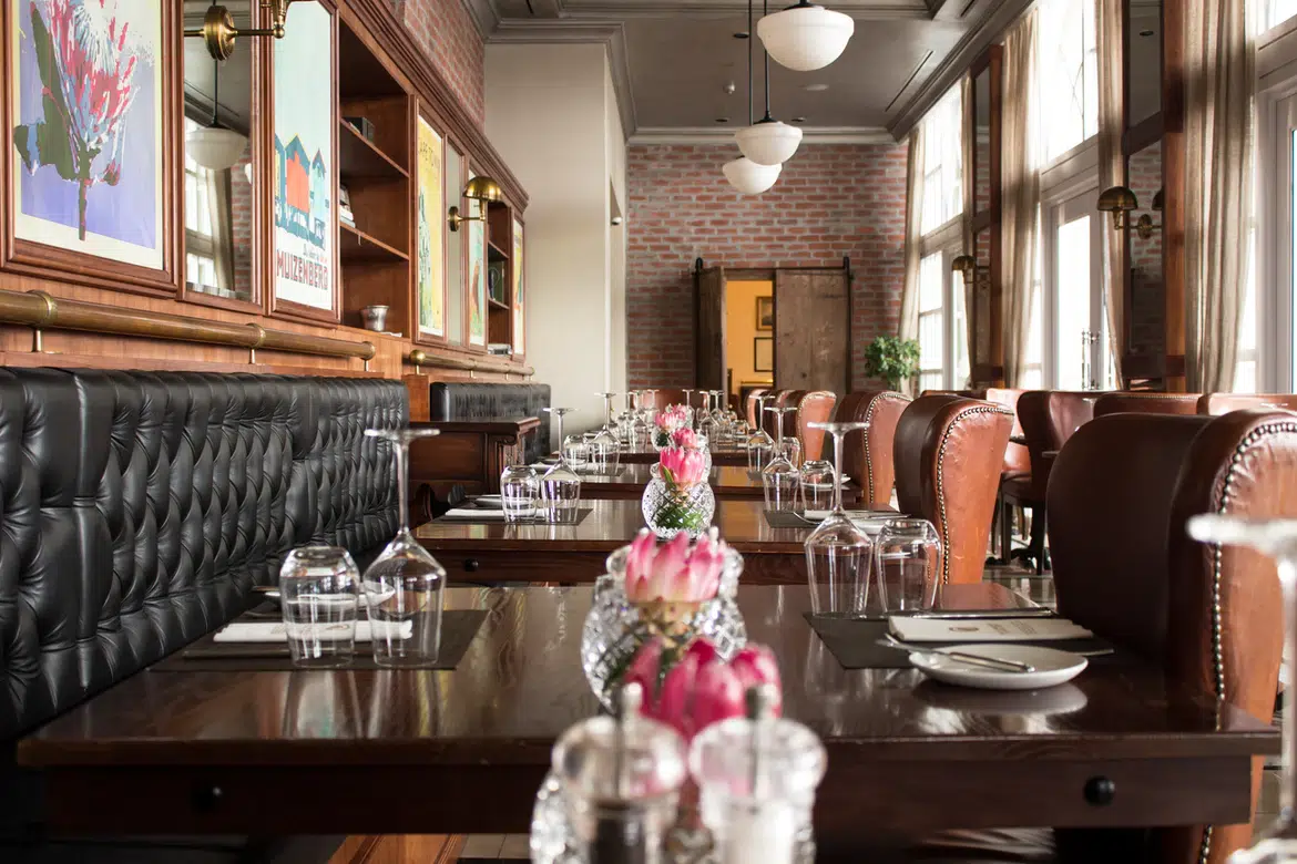 Empty restaurant when eating alone