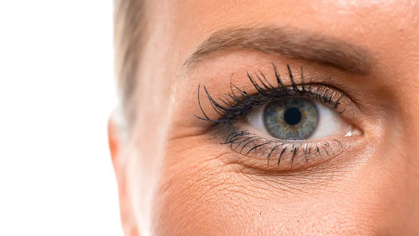Get fuller, thicker eyelashes with eyelash tint