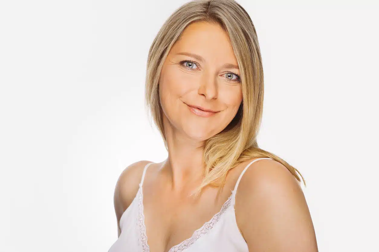 Woman with blonde hair and a side part