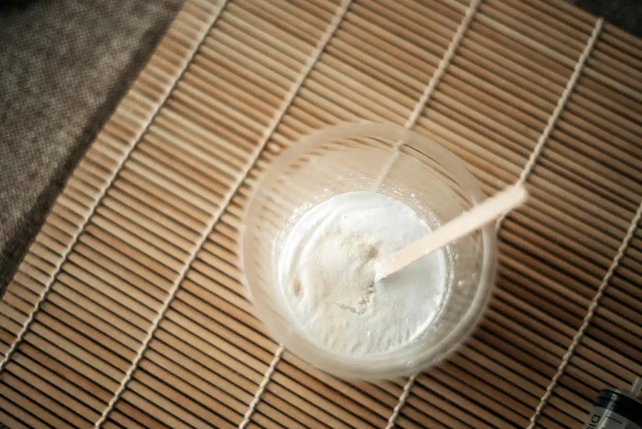 Mixture of baking soda and water to remove stains