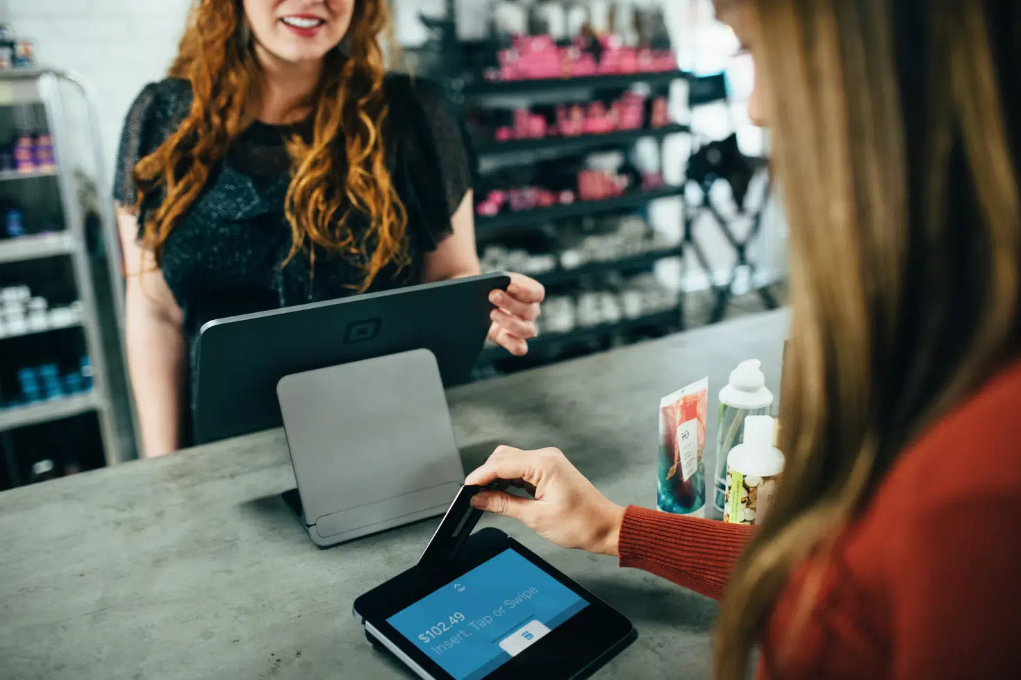 pay with a credit card to save money when budget shoppingpay with a credit card to save money when budget shopping