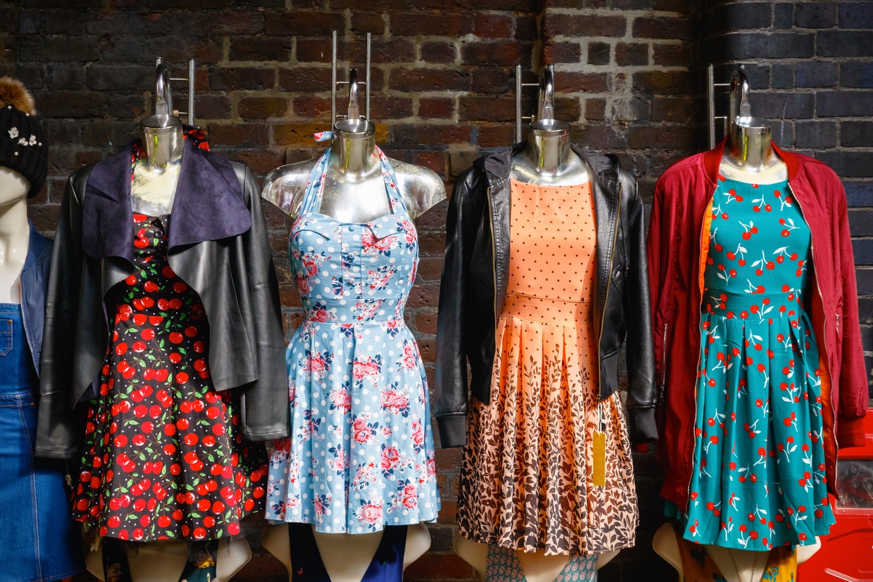 Vintage dresses and looks for Calypsa sponsored post